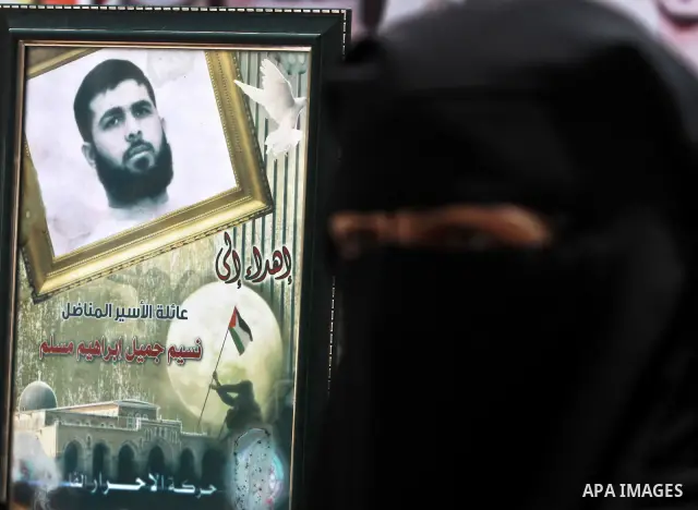 Palestinians attend a rally to show solidarity with Palestinians prisoners held in Israeli jails, in Gaza City, May 01, 2012. Human rights groups say up to 2,000 prisoners have joined an open-ended hunger strike to prote...