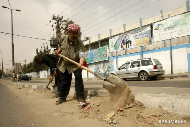 Palestinian volunteers cleaning the streets to mark "workers' Day" in Rafah town In Gaza Strip, on May 01, 2012. Photo by Eyad Al Baba