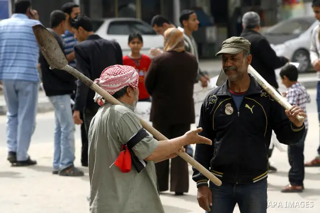 Palestinian volunteers cleaning the streets to mark "workers' Day" in Rafah town In Gaza Strip, on May 01, 2012. Photo by Eyad Al Baba