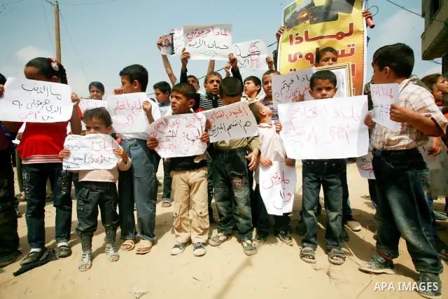 Palestinian Children of Al-Samuni family, protests against the Israeli military has decided on Tuesday, May 1, 2012 not to file any charges in one of the gravest incidents in its 2009 war in the Gaza Strip, closing its i...