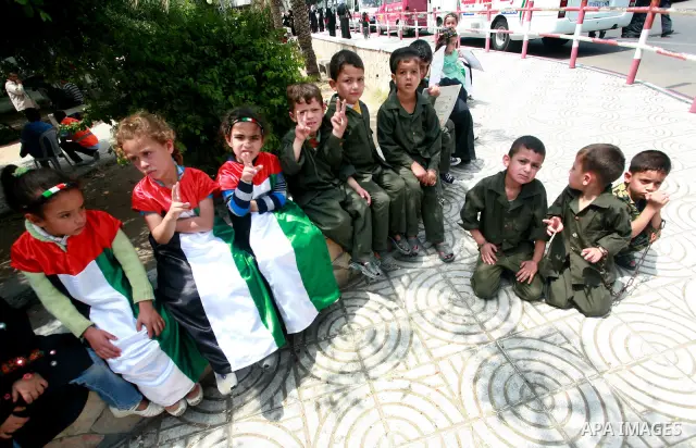 Palestinian Children chant slogans during a rally in Gaza City in support of more than a thousand prisoners who are on an open-ended hunger strike in Israeli jails on May 3, 2012. At least 1,550 Palestinians in Israeli j...