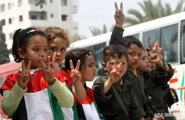 Palestinian Children chant slogans during a rally in Gaza City in support of more than a thousand prisoners who are on an open-ended hunger strike in Israeli jails on May 3, 2012. At least 1,550 Palestinians in Israeli j...