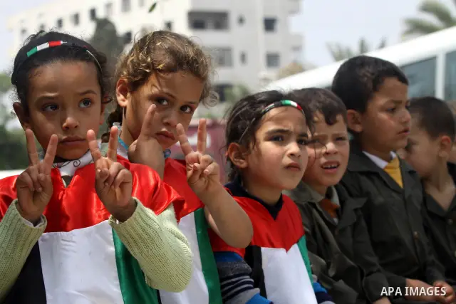 Palestinian Children chant slogans during a rally in Gaza City in support of more than a thousand prisoners who are on an open-ended hunger strike in Israeli jails on May 3, 2012. At least 1,550 Palestinians in Israeli j...