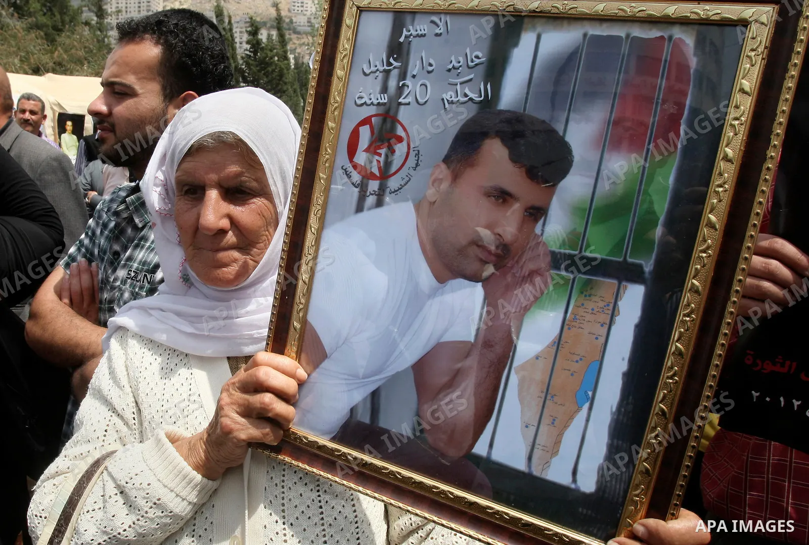 Palestinian woman holds a picture of prisoners jailed in Israel during a rally in solidarity with Palestinian prisoners in Israeli jails, in the West Bank city of Nablus, 03 May, 2012. Over 1,350 Palestinian prisoners ha...
