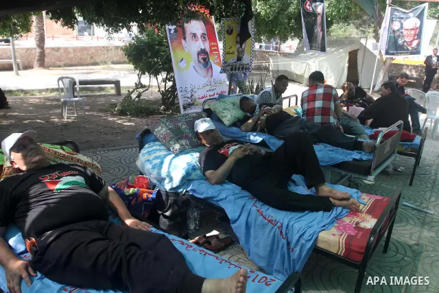 Palestinians participat at hunger striking during a sit-in tent held by Palestinian released prisoners, solidarity with Palestinian prisoners held in Israeli jails, in Gaza City on May 3, 2012. Over the past week, Over t...