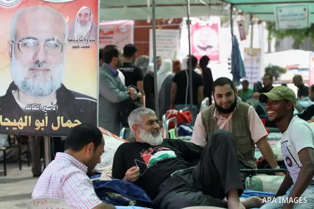 Palestinians participat at hunger striking during a sit-in tent held by Palestinian released prisoners, solidarity with Palestinian prisoners held in Israeli jails, in Gaza City on May 3, 2012. Over the past week, Over t...