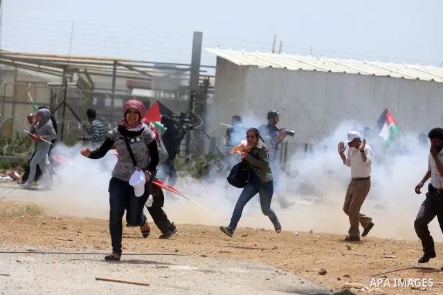 Tear gas fired by Israeli troops falls near Palestinian stone-throwers during clashes next to the Israeli military prison of Ofer, near Beitunia, West Bank, 03 May 2012. following a demonstration in solidarity with Pales...