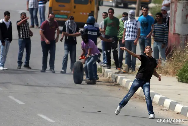 Palestinians throw stones at Israeli soldiers during clashes next to the Israeli military prison of Ofer, near Beitunia, West Bank, 02 May 2012. following a demonstration in solidarity with Palestinian prisoners held in...