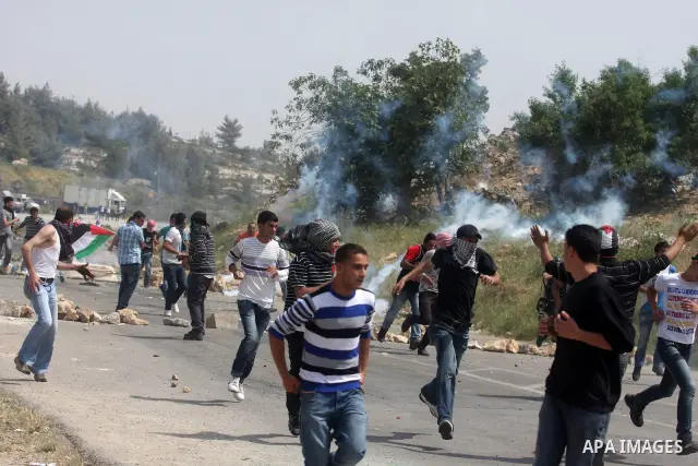 Palestinians throw stones at Israeli soldiers during clashes next to the Israeli military prison of Ofer, near Beitunia, West Bank, 02 May 2012. following a demonstration in solidarity with Palestinian prisoners held in...