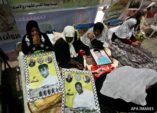 Palestinians participat at hunger striking during a sit-in tent held by Palestinian released prisoners, solidarity with Palestinian prisoners held in Israeli jails, in Gaza City on May 04, 2012. Photo by Ali Jadallah