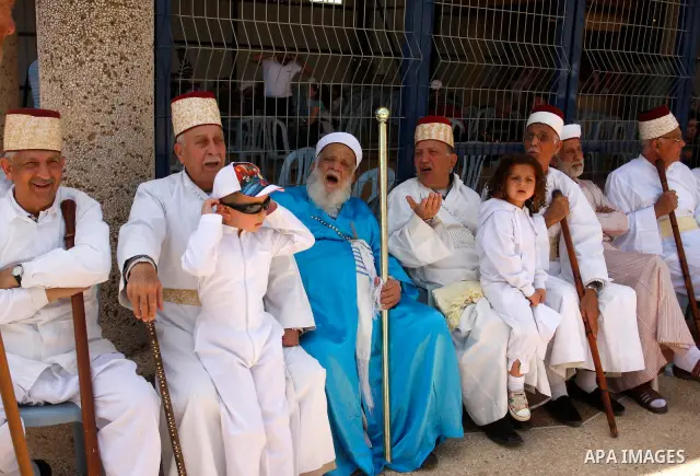 Samaritan priests and members of the ancient Samaritan community prepare the oven during the traditional Passover sacrifice ritual in Mount Gerizim, in the northern West Bank city of Nablus, 04 May 2012. According to tra...