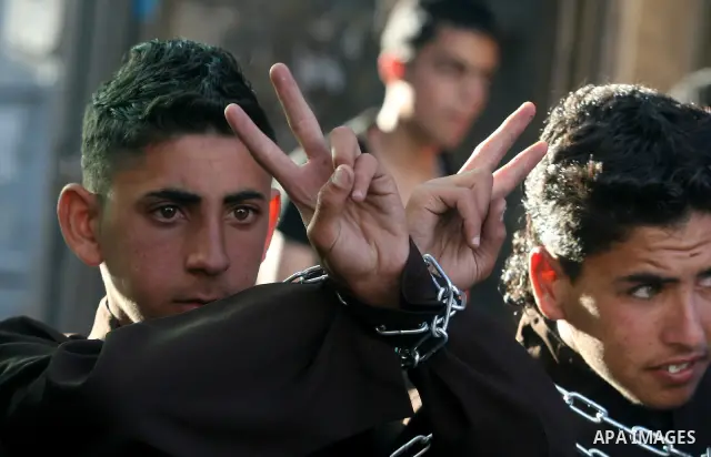 Palestinians take part in a rally in support of Palestinian prisoners holding a hunger strike in Israeli prisons, in the West Bank city of Ramallah May 6, 2012. Photo by Issam Rimawi