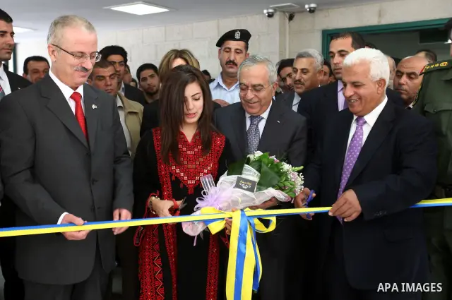 Palestinian Prime Minister, Salam Fayyad, attends opening of the exhibition of Fine Arts at An-Najah University National, in the West Bank town of Nablus, May 6, 2012. Photo by Mustafa Abu Dayeh