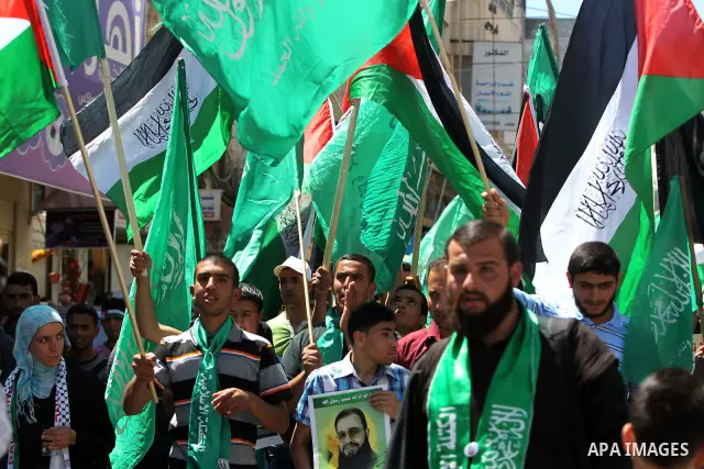 Palestinians participate in a rally supporting Palestinian inmates on hunger strike since mid-April 2012, in the West Bank City of Hebron, May 7, 2012. A Palestinian rights group said recently that half of about 5,000 Pa...