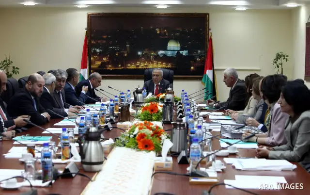 Palestinian Prime Minister Salam Fayyad, chairs a meeting by the Palestinian Government in West Bank City of Ramallah, on May 08, 2012. Photo by Mustafa Abu Dayeh