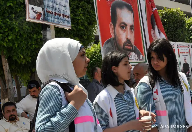 Palestinian students participate in a rally supporting Palestinian inmates on hunger strike since mid-April 2012, in the West Bank City of Nablus, May 8, 2012.Photo by Nedal Shtieh