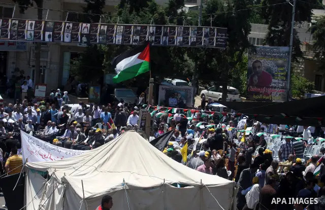Palestinians participate in a rally supporting Palestinian inmates on hunger strike since mid-April 2012, in the West Bank City of Ramallah, May 8, 2012. A Palestinian rights group said recently that half of about 5,000...