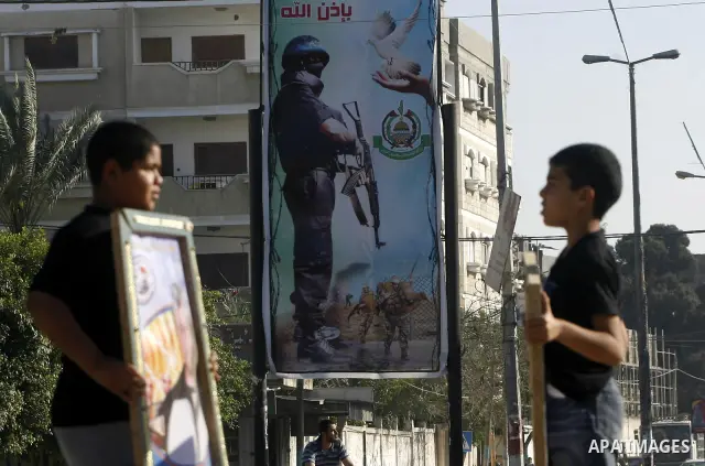 Palestinian children participate in a rally supporting Palestinian inmates on hunger strike since mid-April 2012, in the Rafah in southern Gaza Strip, May 8, 2012. A Palestinian rights group said recently that half of ab...