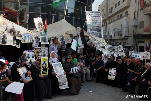 Palestinians participate in a rally supporting Palestinian inmates on hunger strike since mid-April 2012, in the West Bank City of Ramallah, May 9, 2012. A Palestinian rights group said recently that half of about 5,000...