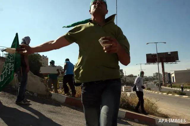 Palestinian stone throwers clash with Israeli soldiers during clashes outside the Ofer Prison near the West Bank city of Ramallah on May 11, 2012 following a demonstration in support of Palestinian prisoners on hunger st...