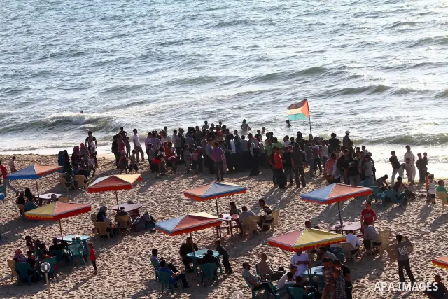 Palestinians enjoy beach in a newly-opened touristic resort in Khan Yunis, south of the Gaza Strip, on May 12, 2012. Photo by Ashraf Amra