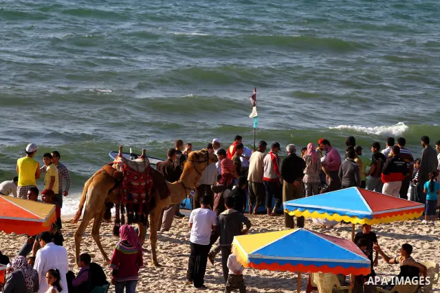 Palestinians enjoy beach in a newly-opened touristic resort in Khan Yunis, south of the Gaza Strip, on May 12, 2012. Photo by Ashraf Amra