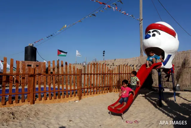 Palestinians enjoy beach in a newly-opened touristic resort in Khan Yunis, south of the Gaza Strip, on May 12, 2012. Photo by Ashraf Amra