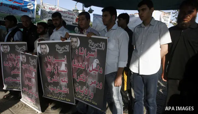 Palestinians attend a rally in Gaza City, to show solidarity with Palestinian prisoners held in Israeli jails on May 7, 2012. At least 1,550 Palestinian prisoners are refusing food in Israeli jails in a protest against t...