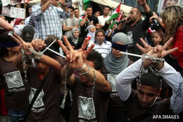 Palestinians take part in a rally in support of Palestinian prisoners holding a hunger strike in Israeli prisons, in the West Bank city of Ramallah May 13, 2012. Palestinian president Mahmud Abbas warned of a "national d...