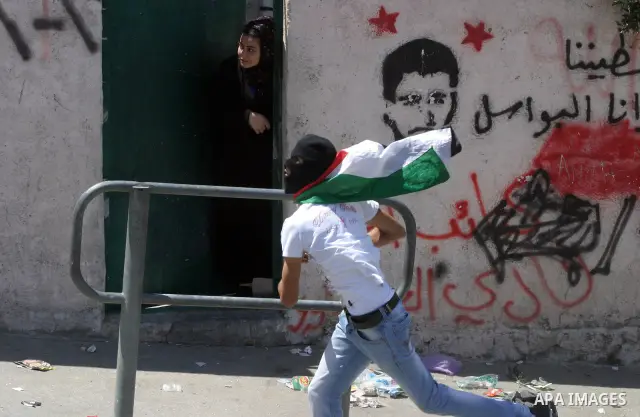 Palestinian stone-throwers clash with Israeli police in the East Jerusalem neighbourhood of Issawiya May 15, 2012. Israeli security forces were on high alert for violence on Tuesday, the day when Palestinians mark "Nakba...