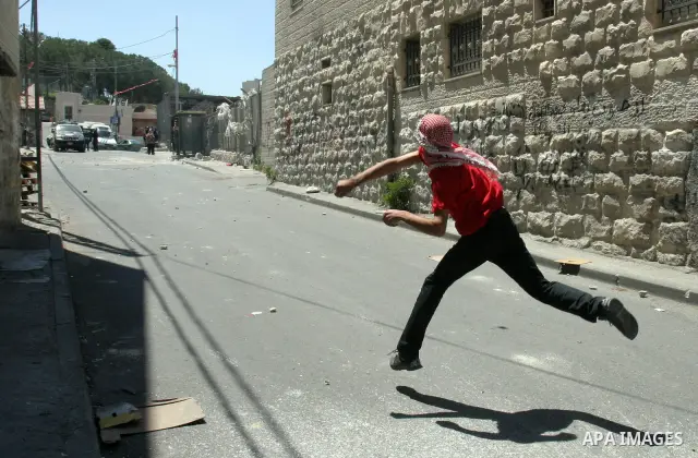 Palestinian stone-throwers clash with Israeli police in the East Jerusalem neighbourhood of Issawiya May 15, 2012. Israeli security forces were on high alert for violence on Tuesday, the day when Palestinians mark "Nakba...