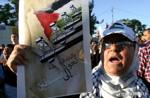 Palestinians protest outside Damascus gate in Jerusalem's Old City, during a 'Nakba Day' rally and march in East Jerusalem, 15 May 2012. Palestinians mark the Nakba, or the 'catastrophe', of israel's gaining statehood an...