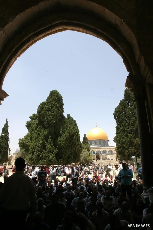 Palestinian Muslim worshippers participate Friday prayers, at the Al Aqsa Mosque compound, in Jerusalem's old city on May 18, 2012. Photo by Mahfouz Abu Turk