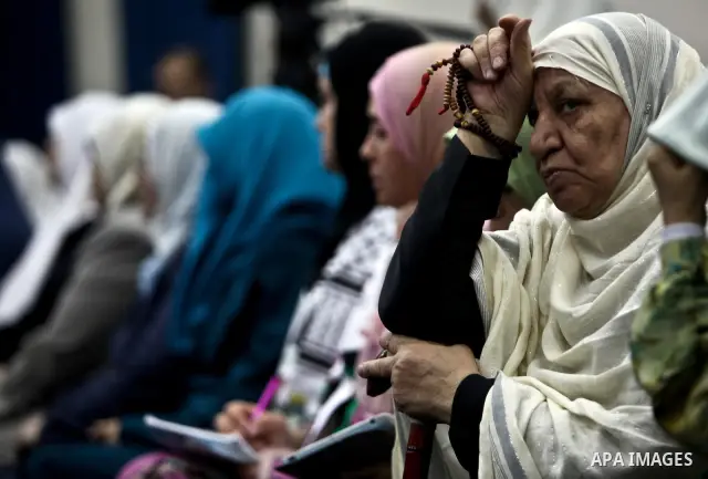 Palestinians and take part at ceremony honoring participants in the hunger strike with Palestinian prisoners in Israeli jails in Gaza city on 21 May, 2012. Photo by Ali Jadallah