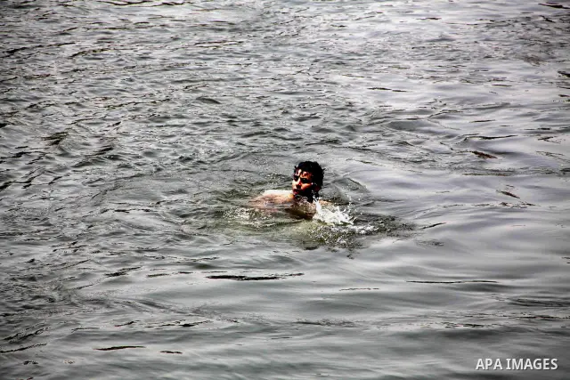 Egyptians enjoy swimming in the Nile River in Cairo, Egypt, May 22, 2012, one day before the country's landmark presidential elections. Photo by Ashraf Amra