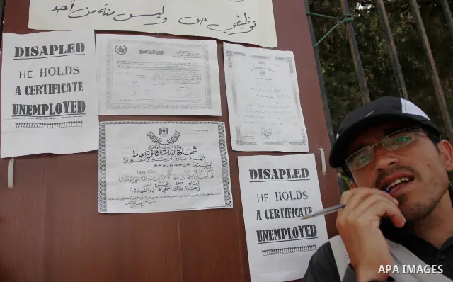 Palestinian Mahmoud Abu Joaed, holds firmly to the physically disabled 24 days in front of the Council of Ministers Palestinian in the West Bank city of Ramallah May 22, 2012. Tariq calls for the provision of jobs to sup...