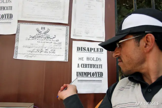 Palestinian Mahmoud Abu Joaed, holds firmly to the physically disabled 24 days in front of the Council of Ministers Palestinian in the West Bank city of Ramallah May 22, 2012. Tariq calls for the provision of jobs to sup...