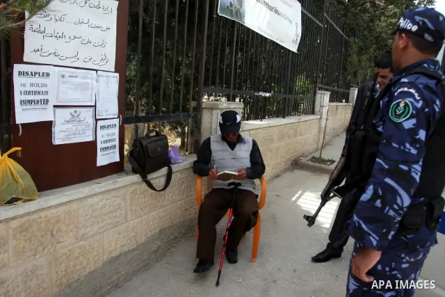 Palestinian Mahmoud Abu Joaed, holds firmly to the physically disabled 24 days in front of the Council of Ministers Palestinian in the West Bank city of Ramallah May 22, 2012. Tariq calls for the provision of jobs to sup...