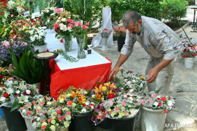 A Palestinian man participates in the opening of Palestinian agricultural festival at strawberry and roses , in the West Bank city of Nablus on May 23, 2012. Photo by Nedal Eshtayah