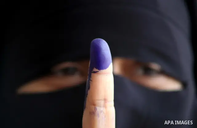 Egyptian woman shows her ink-marked finger after casting her ballot during the first round of Egypt's presidential elections, at a polling station in Cairo, Egypt, 23 May 2012. Egyptian voters, on 23 May, queued at polli...