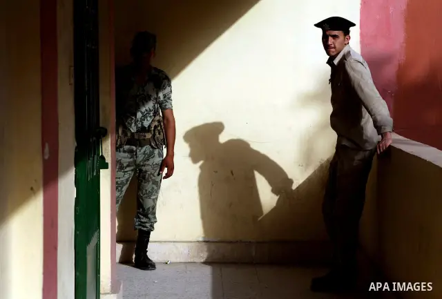 Egyptian security gards, stand in the front of one of the polling stations, on the first day of the presidential elections in Cairo, Egypt, 23 May 2012. Egyptian voters, on 23 May, queued at polling stations for the firs...