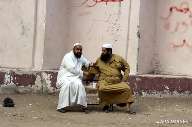 Egyptian voters sit outside a polling station to cast their votes on the first day of the presidential elections in Cairo, Egypt, 23 May 2012. Egyptian voters, on 23 May, queued at polling stations for the first Presiden...