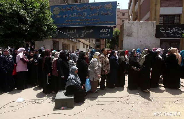 Egyptians wait to vote during second day of the first round of Egypt's presidential elections in Cairo, Egypt, 24 May 2012. Media reports quoting state-television and observers said that far less Egyptians turned out to...