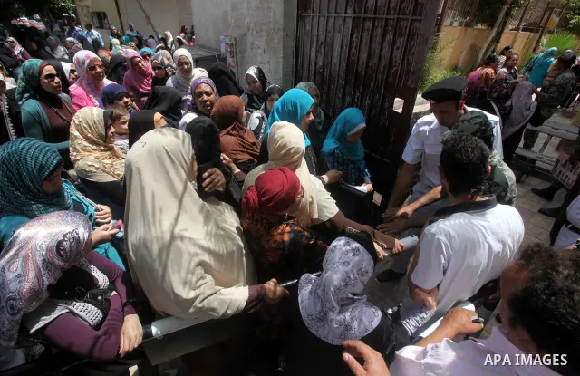 Egyptians wait to vote during second day of the first round of Egypt's presidential elections in Cairo, Egypt, 24 May 2012. Media reports quoting state-television and observers said that far less Egyptians turned out to...
