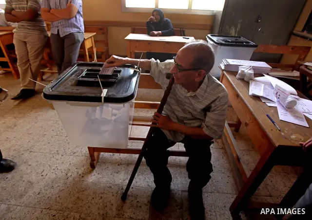 Egyptian voters cast their ballots at one of the polling stations during the first round of Egypt's presidential elections, at a polling station in Cairo, Egypt, 24 May 2012. for the first Presidential election since the...