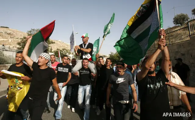 A Palestinian freed prisoner, Emad EL-Abasi, is welcomed by his relatives in the east Jerusalem neighborhood of Silwan on May 24, 2012. after he was released from an Israeli jails. Photo by Mahfouz Abu Turk