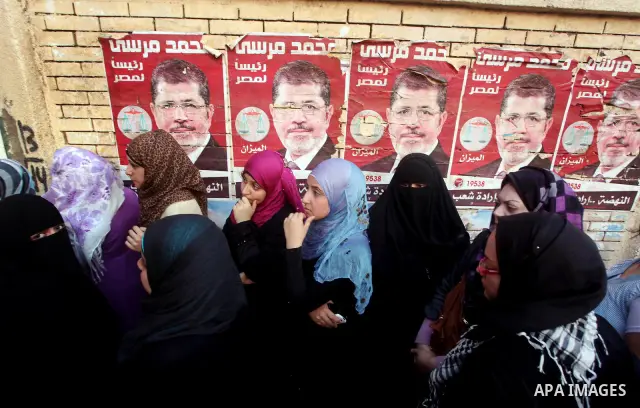 Voters wait outside a polling station in Cairo during presidential elections May 24, 2012. Egypt resumes its first free presidential election on Thursday after voting passed off mostly calmly on the first day apart from...