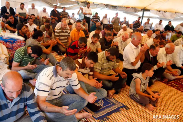 Palestinian Muslim worshippers attend Friday prayers inside a protest tent against the continuing 'Judaization of Jerusalem' by Jewish settlers, in the mostly Arab neighbourhood of Silwan in east Jerusalem on May 25, 201...