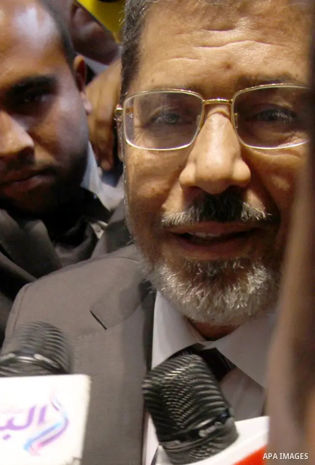 Egyptian Islamist presidential candidate Mohamed Mursi arrives to meet officials in Cairo May 26, 2012. The Muslim Brotherhood and a military man close to ousted leader Hosni Mubarak courted defeated first-round candidat...