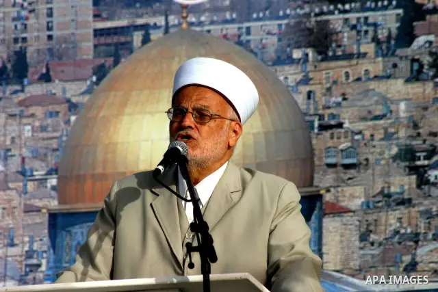 Head of Jerusalem's Higher Islamic Council Ekremah Sabri participate celebration after winning a Guinness certificate for the longest buffet of natural and organic food which registered a new Guinness world record on May...